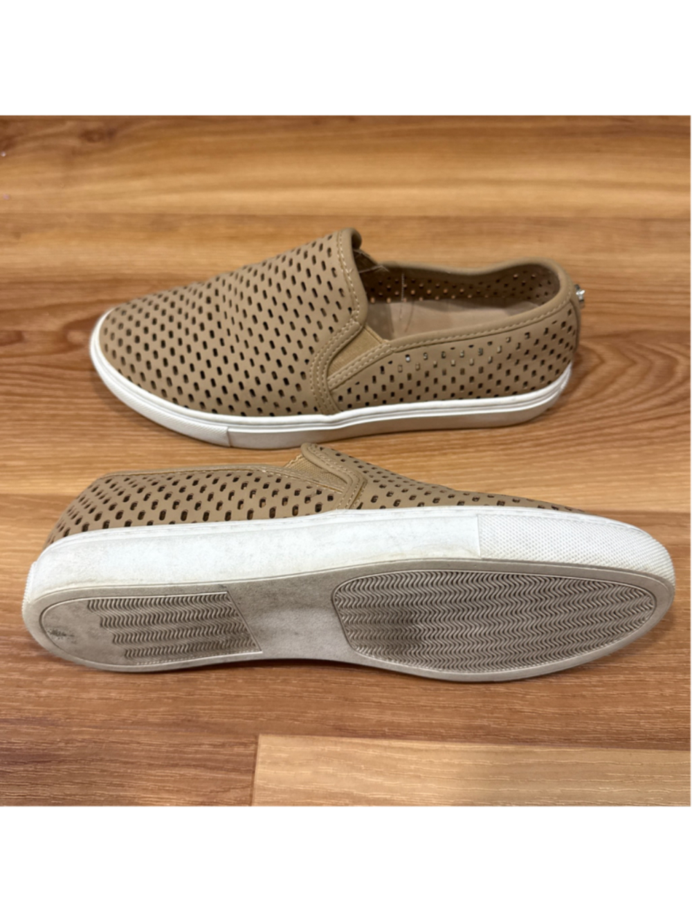 Women's Steve Madden Slip-On Sneakers Beige White Size 6 - Picture 3 of 8